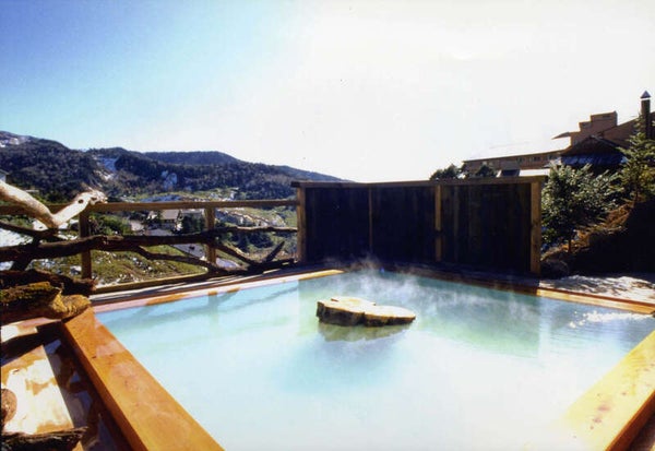 【静岡県内発】 雲上の絶景露天風呂!乳白色の万座温泉たっぷり滞在18時間 草津温泉湯畑・旧軽井沢・こんにゃくパーク 2日間1